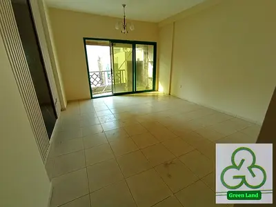SPACOUS 2bhk AVAILABLE CENTRAL AC GAS FAMILY BULDING OPEN AREA FREE PARKING RENT 35000