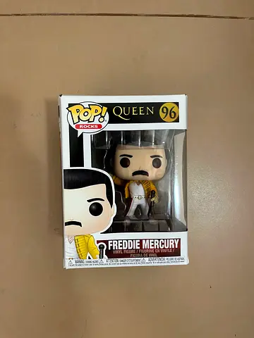 2 Freddie Mercury Pop Rocks figures