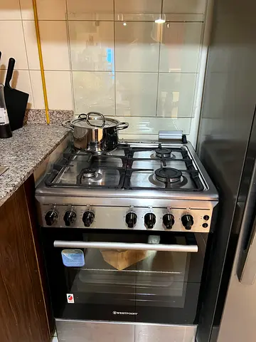Stainless steel freestanding gas cooker with oven - good condition