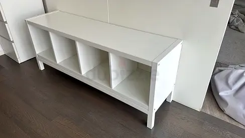 White low storage bench with 4 cubbies - good condition