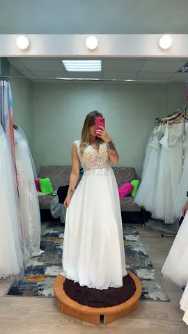 Wedding dress NEW + Veil