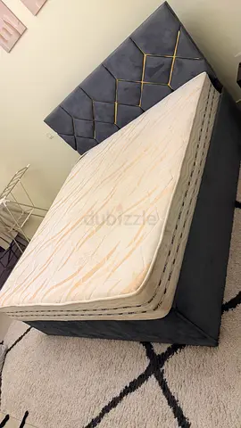 Modern Grey Upholstered Bed with Geometric Headboard and Mattress