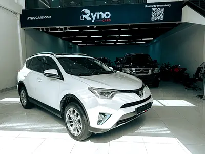 Massive Price Drop!!! // AED 2,600 // 20%DP // 2016 Toyota Rav 4 VXR 2.5L V4
