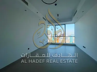 غرفتين وصالة للإيجار السنوي في برج لابلاج تاور الممزر بإطلالة بحرية خلابة | غرفتين ماستر وغرفة استور و3 حمامات | خصم 10000 درهم | السعر 80 ألف درهم