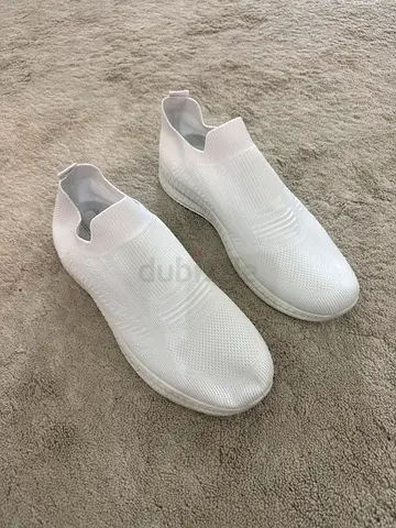 White slip-on knitted trainers