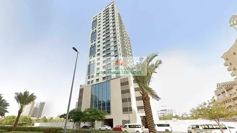 Spacious 1BR Apartment | Pool & Street View | Open-Plan Kitchen