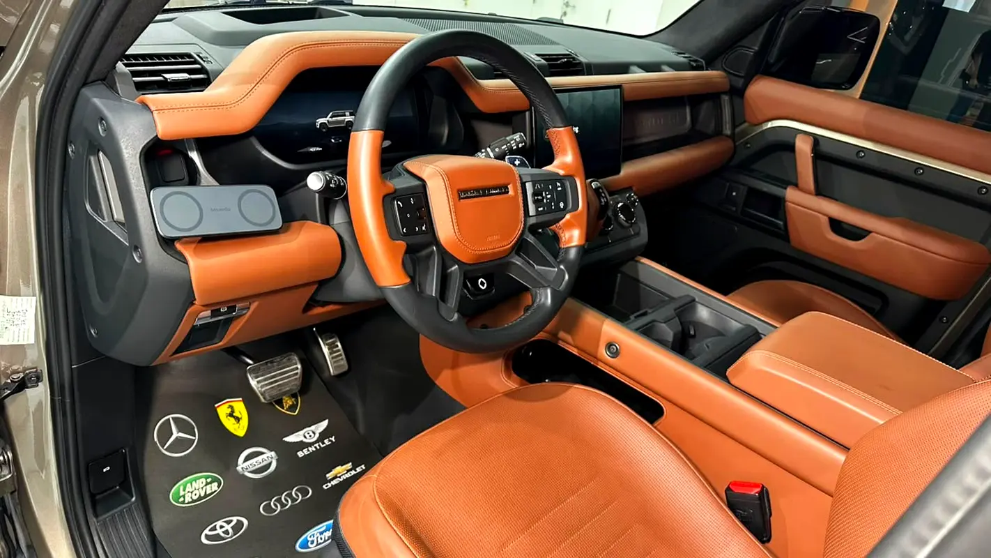 Land Rover Defender 2025