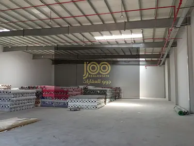 Spacious area with a practical design suitable for various industrial and storage activities. Electricity 35