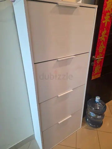 Slim white shoe cabinet with 4 tilt-out compartments - good condition