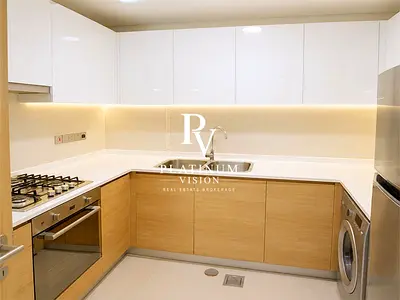 HIGH FLOOR! Vacant | 2BR w/ Balcony | Semi-Closed Kitchen