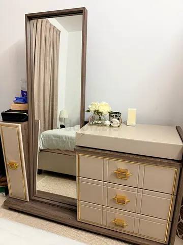 Stylish Wooden Dresser with Full Mirror & Ample Storage – Good Condition