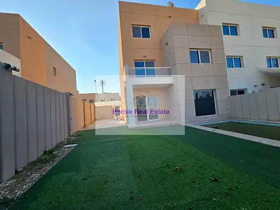 عرض مميز! فيلا مُجددة بالكامل، 5 غرف نوم للبيع، صف واحد