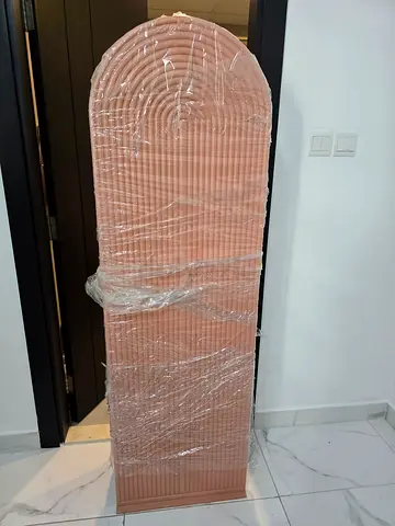 Full-length arched dressing mirror (wrapped) - light pink frame
