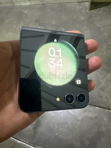 Samsung Galaxy Z Flip 5 512gb (Foldable) - Good Working Condition dot and line.