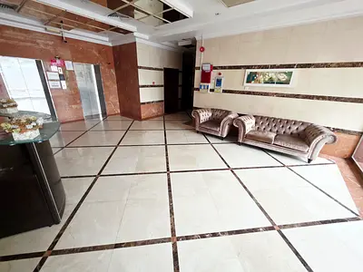 30 DAYS EXTRA //FRONT OF METRO // SPECIOUS 2BHK // BALCONY. FREE PARKING. FAMILY ONLY