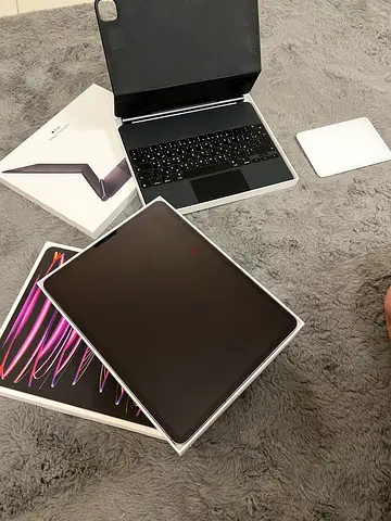 Apple iPad Pro 12.9-inch (Wi‑fi +cellular ) - with apple magic keyboard and Apple magic mouse