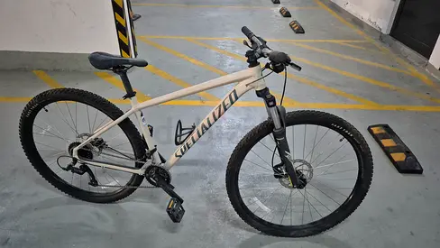 Specialized Hardtail Rockhopper Mountain Bike - Medium Frame, Brand New Condition