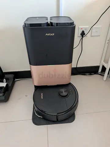 Airbot X40 robot vacuum with auto-empty docking station - Excellent Condition