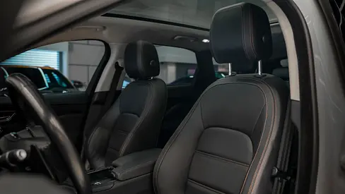 صورة 15 لـ 2019 Jaguar F-PACE