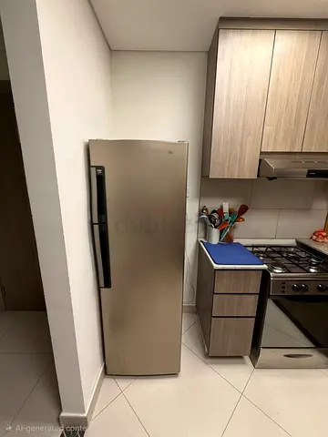 Double-door Whirlpool refrigerator and freezer, good working condition