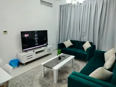 غرفتين و  صاله / فرش فندقي / سعر لقطه / اطلاله مفتوحه / الخان / الشارقه