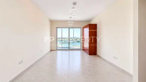 Spacious And Bright With Balcony And Parking