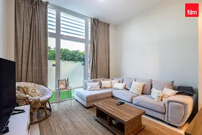 Spacious 1 + Study Townhouse Single Row Vacant
