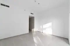 Elegant and spacious apartment with Parking & Facilities