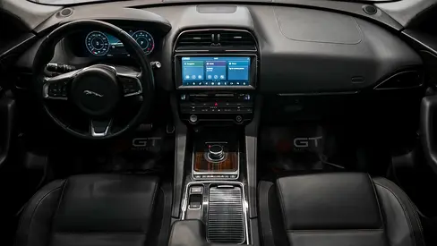 صورة 13 لـ 2019 Jaguar F-PACE