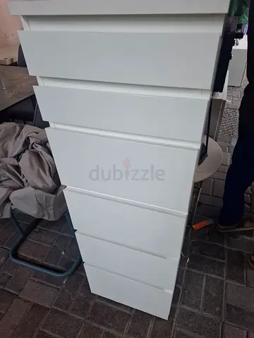 White tall 6-drawer chest / dresser in good condition