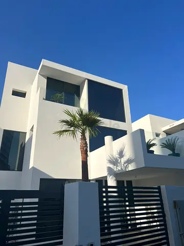 Freehold Villa in exclusive Al Sufuh