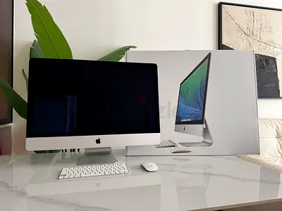 iMac 27-inch Retina 5K (2020) - Immaculate Condition - Original Box, Keyboard & Mouse Included