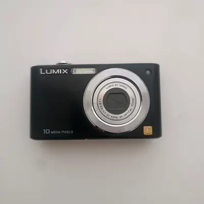 Panasonic Lumix DMC-FS42 - 10MP Compact Point and Shoot Camera - Used