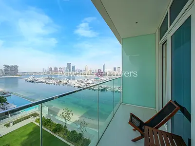 Exclusive | Vacant | Marina and Sea View