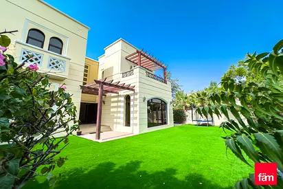 Naseem 4 Beds Corner Huge Plot Single Row