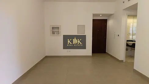 Bright 1BR | Spacious Layout | Community View