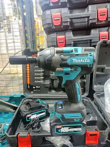 Makita 18V XGT Cordless Impact Driver with 7.0Ah Battery and Charger