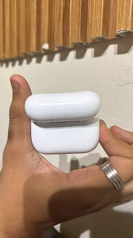 White true wireless earbuds with charging case (used) - working condition