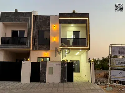 🏡 تاون هاوس فاخر للبيع بتشطيب راقٍ وواجهة حجر مميزة | 3 غرف + روف + غرفة خادمة | مطبخ مجهز بالكامل | مساحة بناء 2,800 قدم² وأرض 1,713 قدم² | السعر 1,