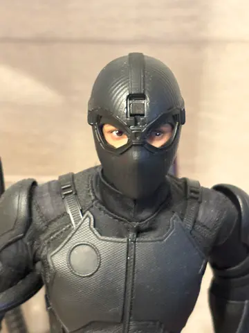 Spider-Man Stealth Suit Hot Toys (OUT OF BOX)