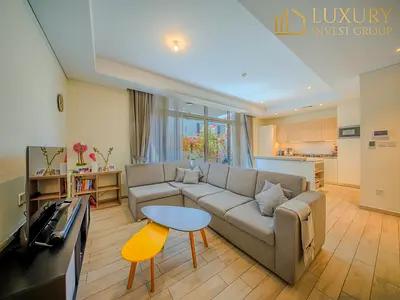 Spacious 2BR Duplex + M | Modern | Avaliable Now