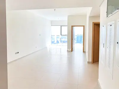HIGH FLOOR! Vacant | 2BR w/ Balcony | Kitchen Appliances