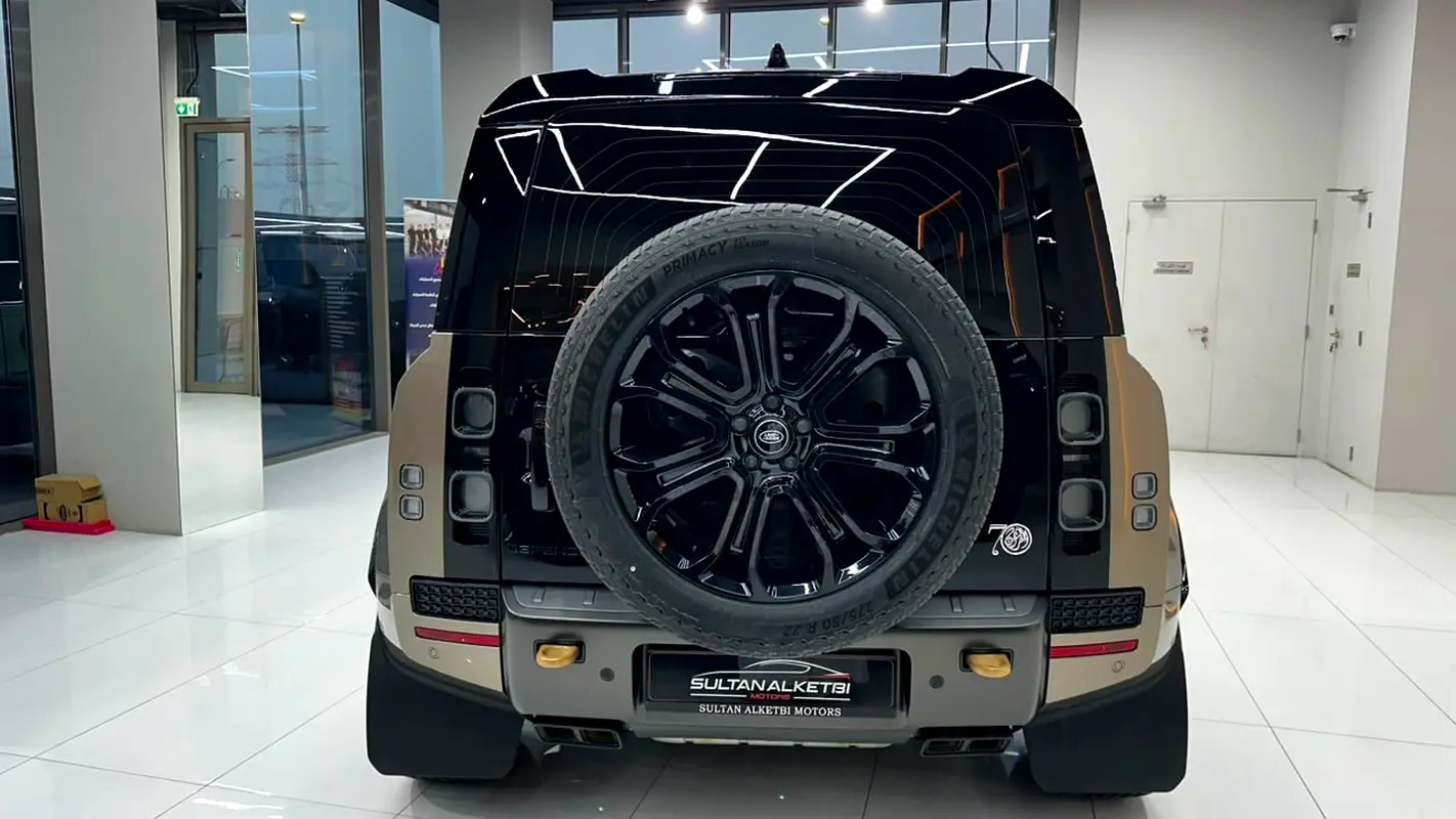 Land Rover Defender 2025