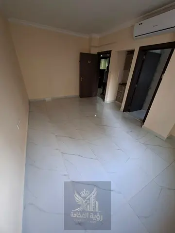 للإيجار في الشارقة الشويهين استوديو واسع أول ساكن تكييف سبليت غاز مركزي إيجار 16000 درهم سنويا تأمين 2000 شيك والدفع أربع دفعات