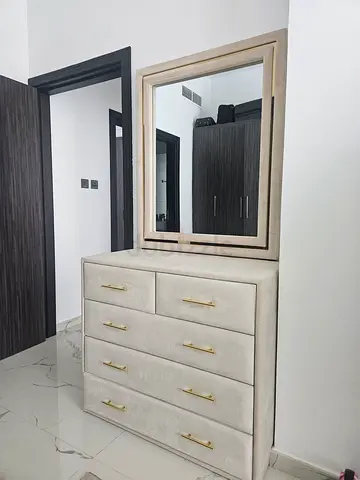 Vanity dresser (mirror with drawers)