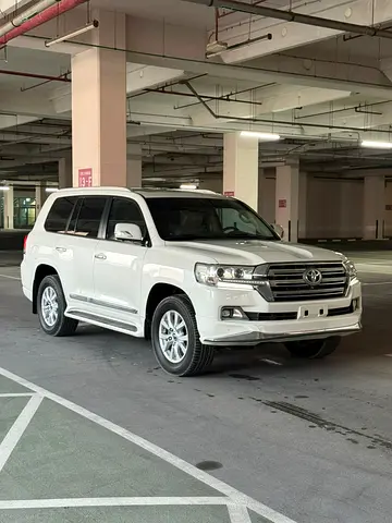 Toyota Land Cruiser GXR 2018 | GCC Specs | Excellent Condition