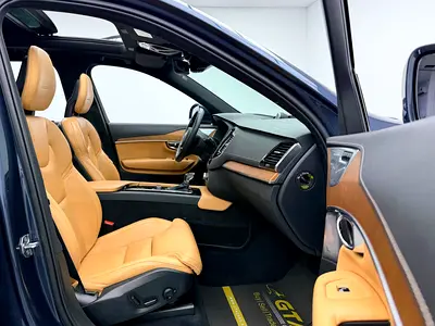 2020 Volvo XC90 — фото 9