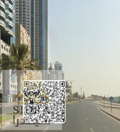 للبيع أرض سكنية تجارية – صف أول على كورنيش عجمان