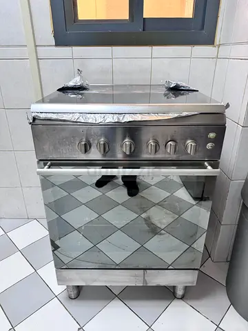 Stainless steel freestanding gas range with oven - good working condition