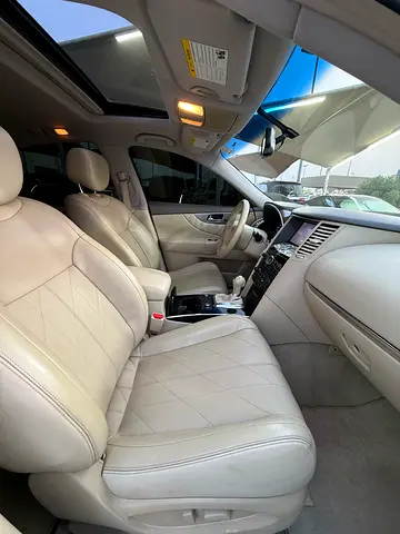 2017 Infiniti QX70 — фото 15